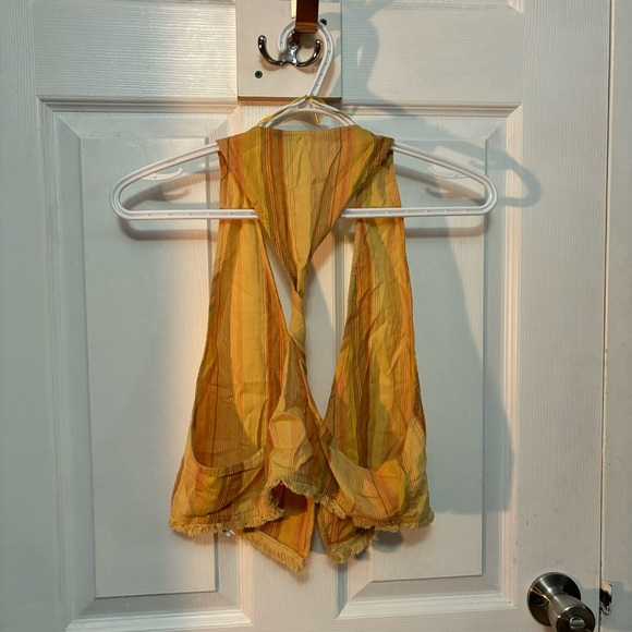 Zara Vest - Picture 4 of 10